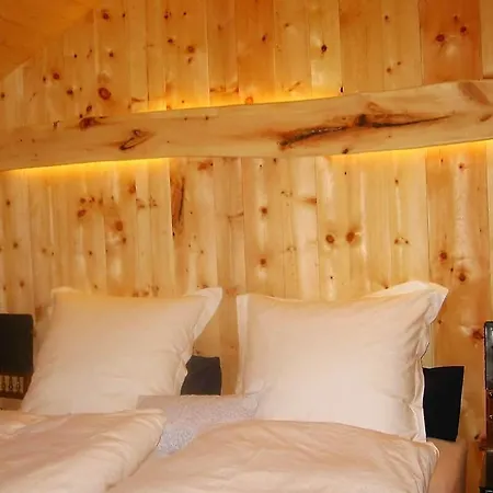 Dom wakacyjny Zirbenholzhaus Mit Sauna & Eingezaeuntem Garten *